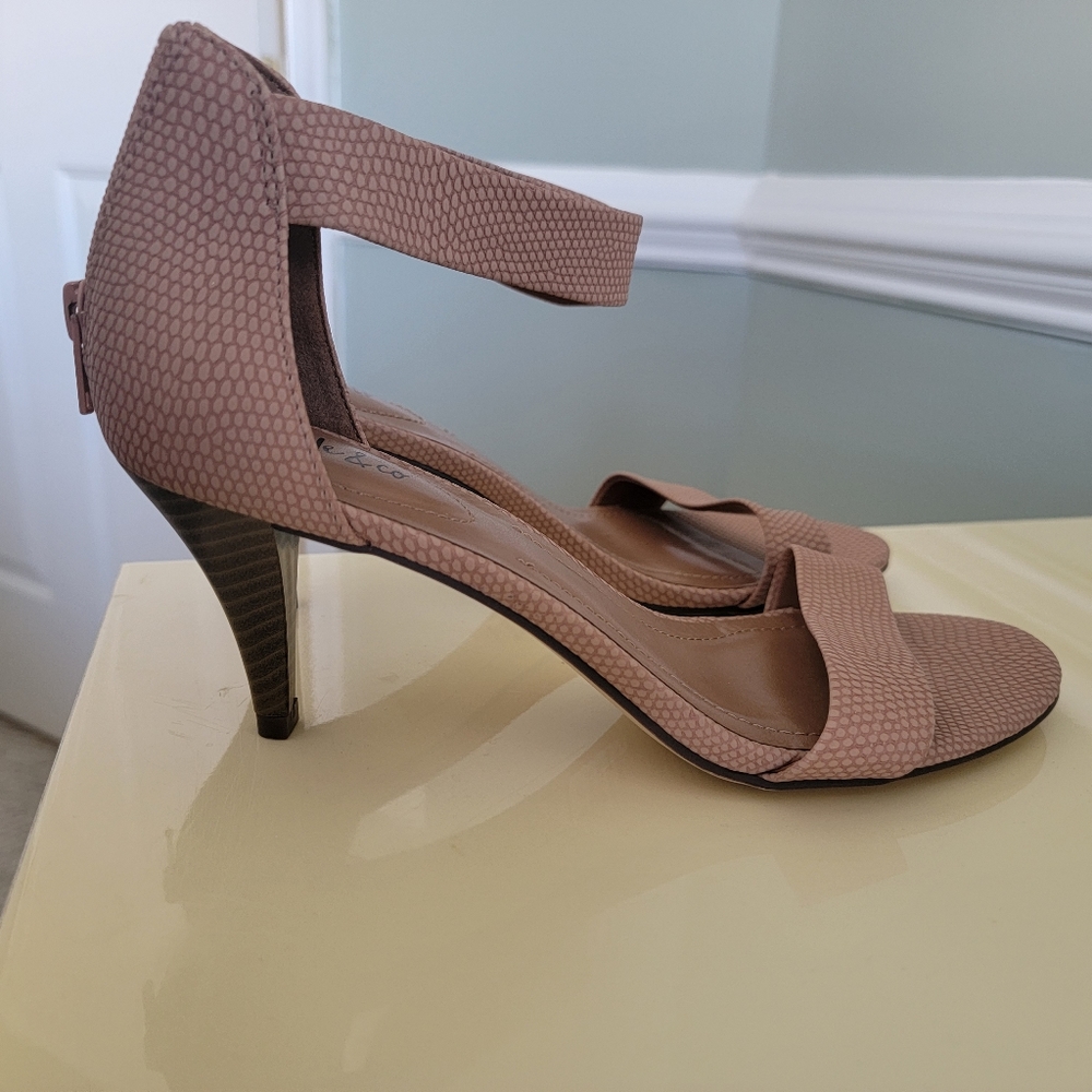 Shoes - Picture 3 of 4